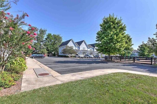 Foto del edificio - 348 Marquette Ct