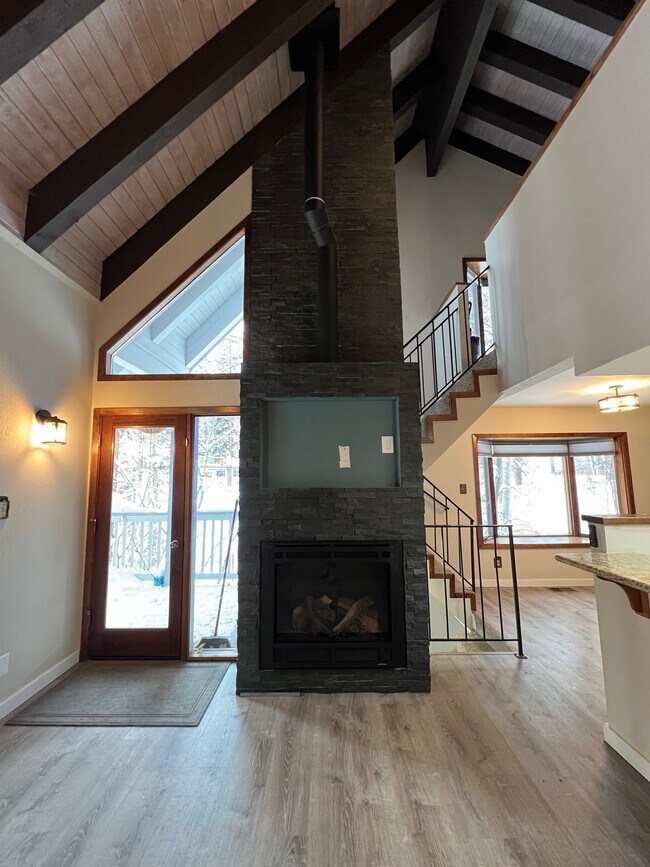 Foto del edificio - 560 Village Blvd