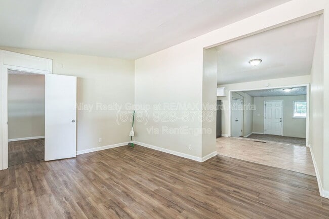 Foto del edificio - 16 Bromack Dr SE