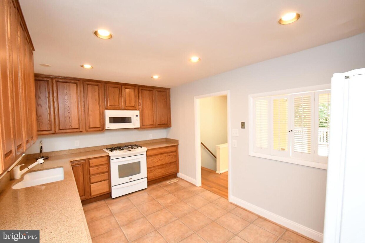 Primary Photo - 6711 Bracken Ct