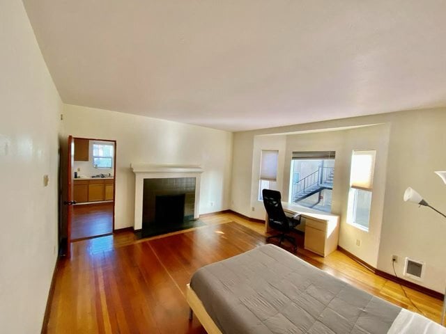 Photo - 4226 7th Ave NE (Seattle, WA) Apartment