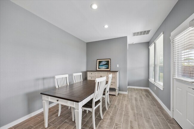 Foto del edificio - 33002 Carolyns Perfection Lp