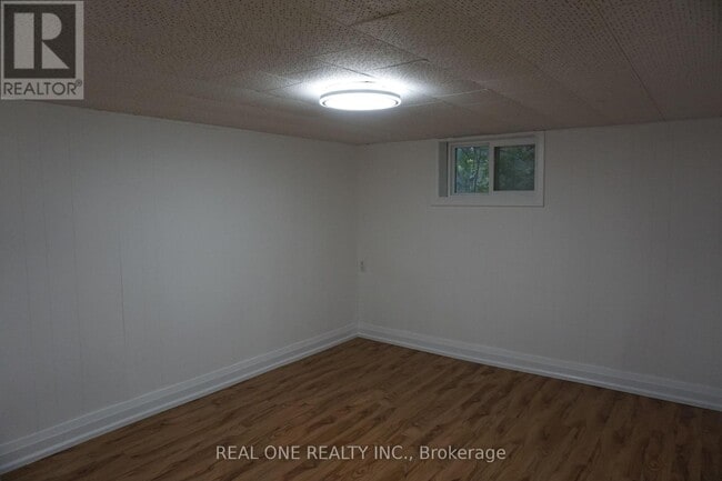 Building Photo - 215 Poyntz Ave