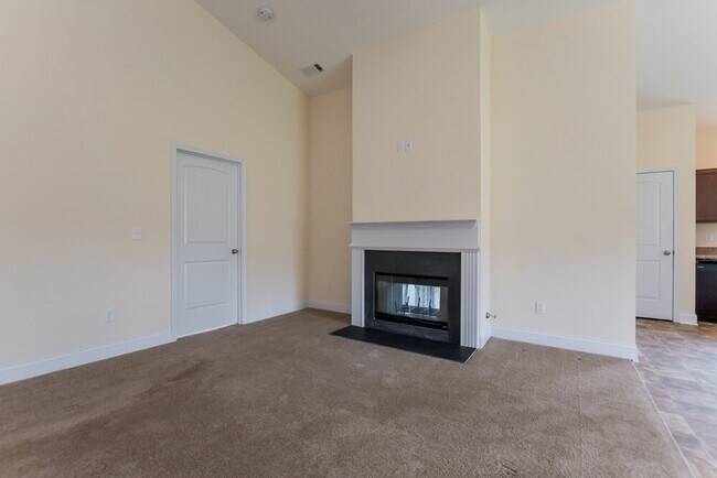Building Photo - 121 Spring View Branch