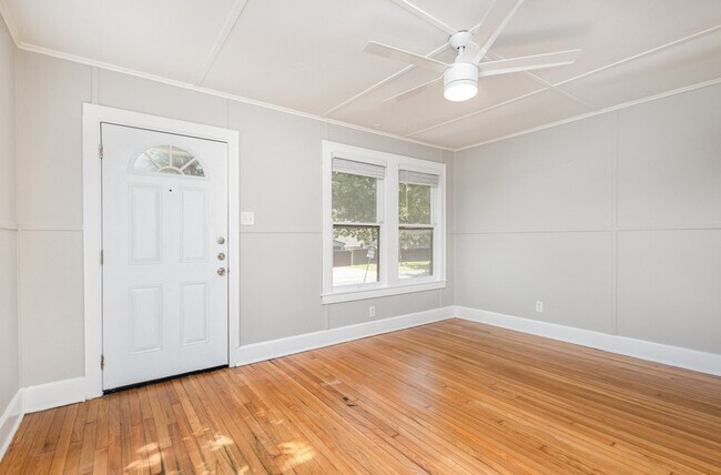 Foto del edificio - 2112 McMillan Ave