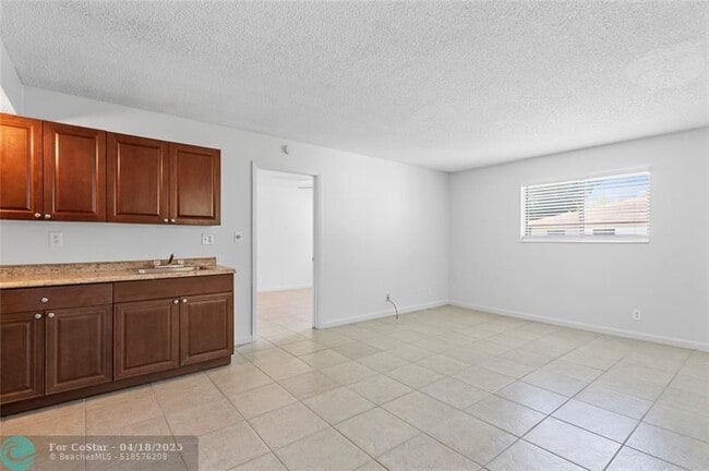 Building Photo - 4331 NW 19th St
