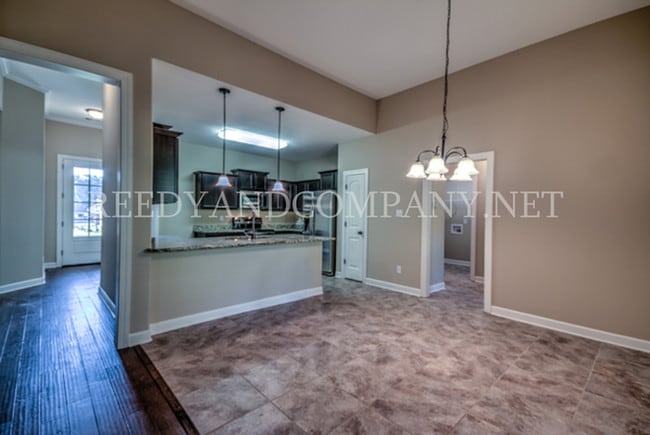 Building Photo - 4684 Ravencrest Cv N