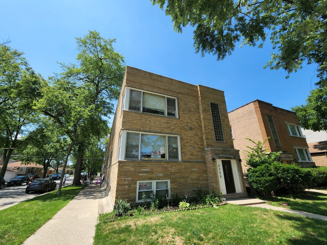 Primary Photo - 6300 N Albany Ave