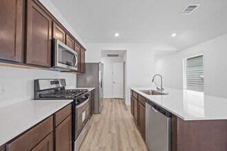 Building Photo - 16830 Paintbrush Holw Ln