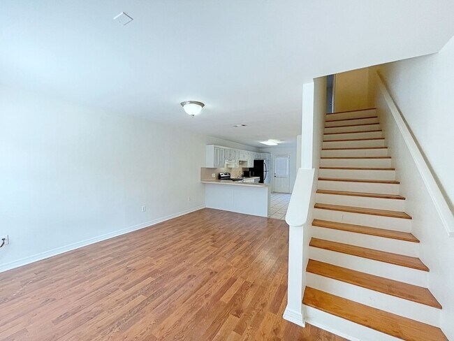 Foto del edificio - 2 Bedroom Townhouse off Perkins in Gated c...