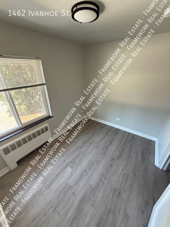 Building Photo - 1462 Ivanhoe St