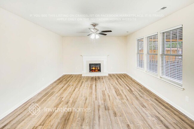 Foto del edificio - 7029 Honey Tree Ln