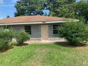 Building Photo - 521-523 Magnolia Dr