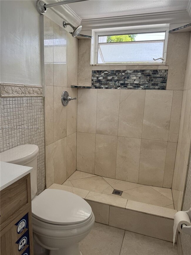 Building Photo - 1407 NE 56th St