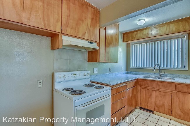 Building Photo - 2 br, 1 bath House - 25 E. Geary Street