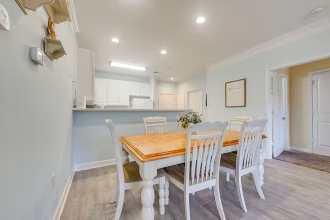 Building Photo - 395 S Crow Creek Dr