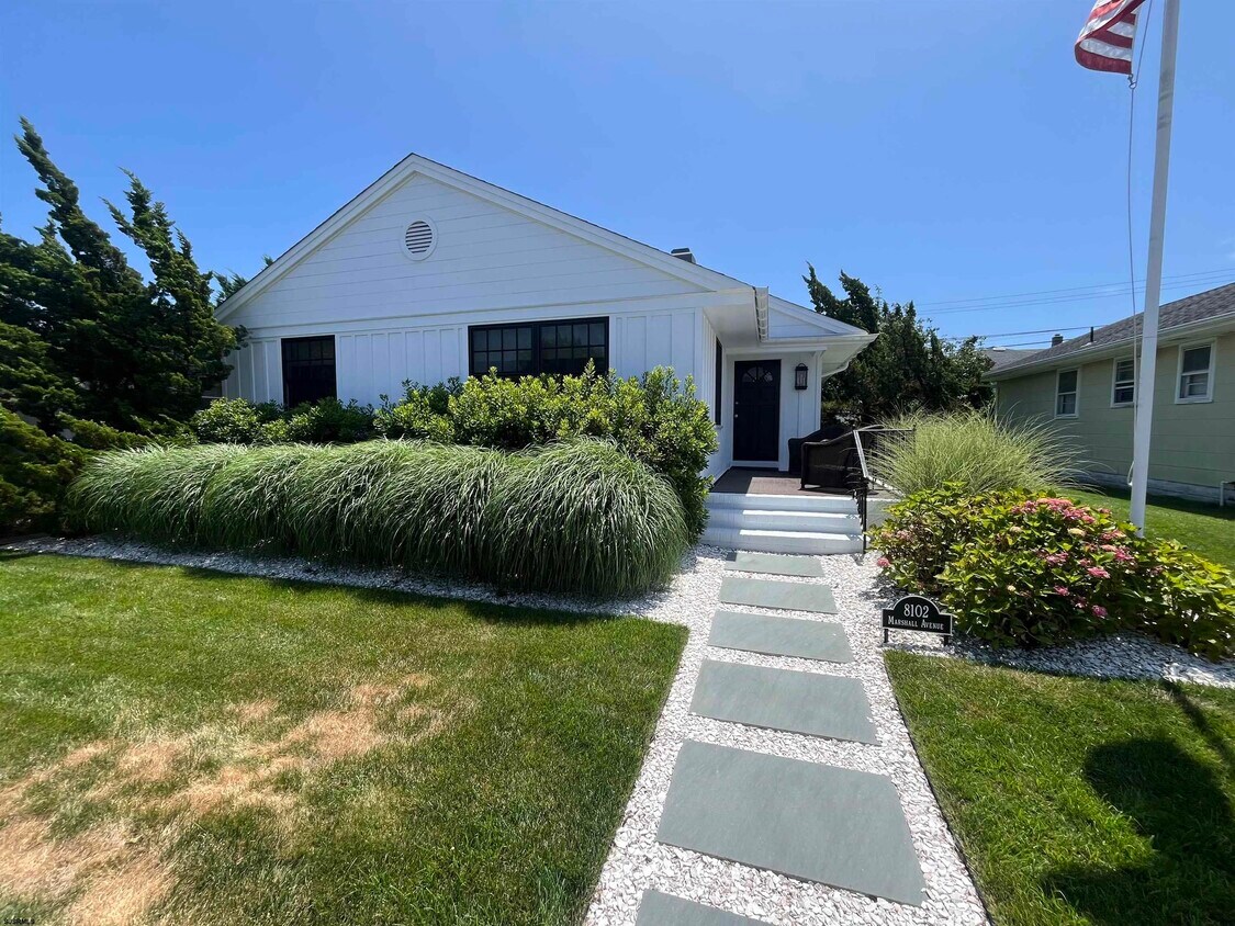 Foto principal - 8102 Marshall Ave