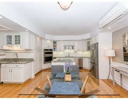 Building Photo - 137 Marlborough St