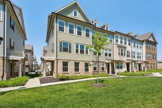 Building Photo - 10 Cortland Ct
