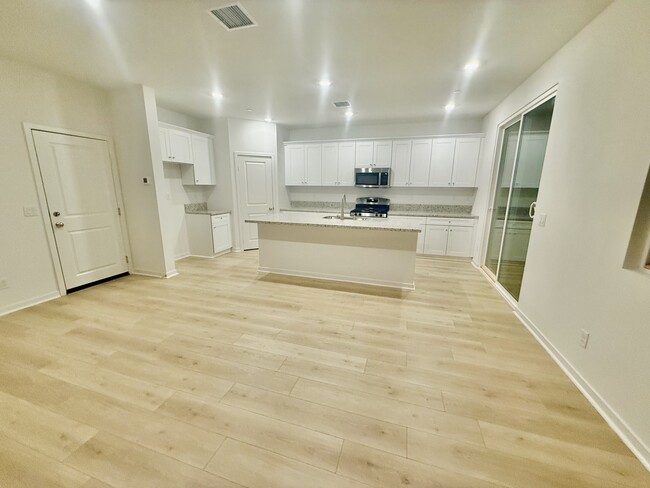 Kitchen and Dining - 29091 Venice Pl
