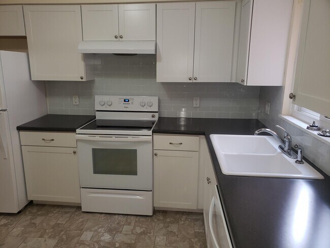 Foto del edificio - 2149 Evergreen Rd