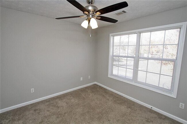 Foto del edificio - 2951 Belfaire Lake Dr