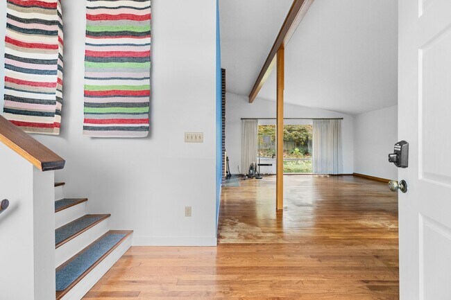 Foto del edificio - Bellevue Eastgate Mid-Century Modern