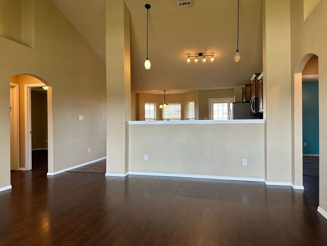 Foto del edificio - Beautiful Living: 3 Bed, 2 Bath Home with ...
