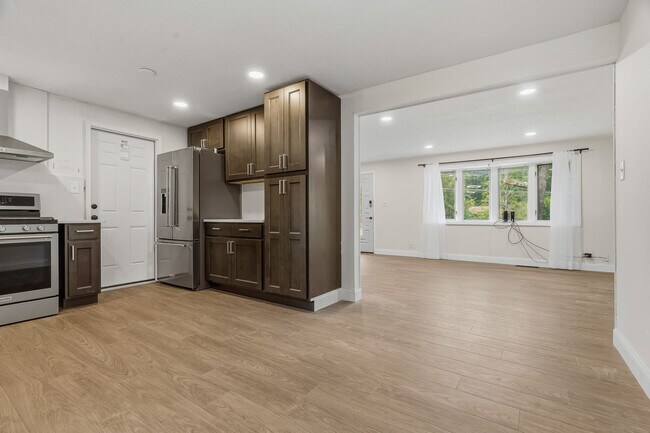 Foto del edificio - 1428 Laurel Dr