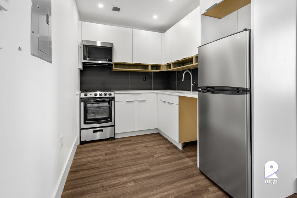 Primary Photo - 2069 Honeywell Ave