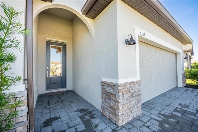Foto del edificio - 5161 Coral Reef Wy