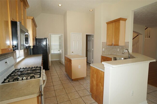 Building Photo - 3811 Stableridge Dr
