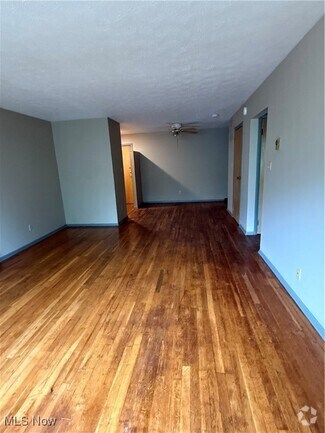 Building Photo - 1019 Maple Ave