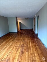 Building Photo - 1019 Maple Ave