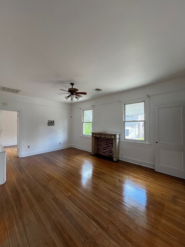 Foto del edificio - Newly Renovated 3 Bed, 2 Bath Near Campus