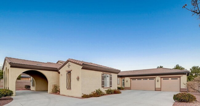 Building Photo - Sprawling, Luxurious Single Story Mansion ...