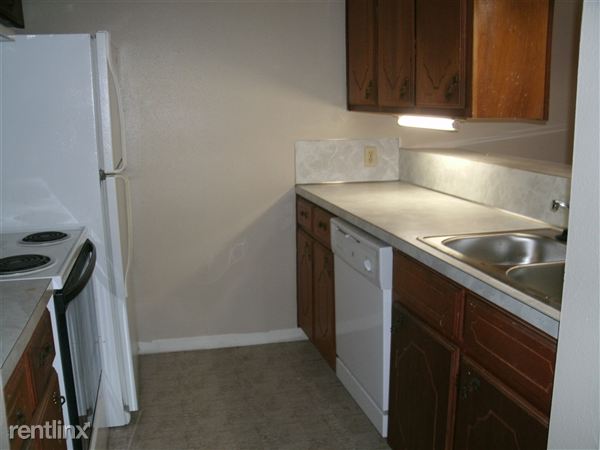 Building Photo - 825 E Ailsie Ave