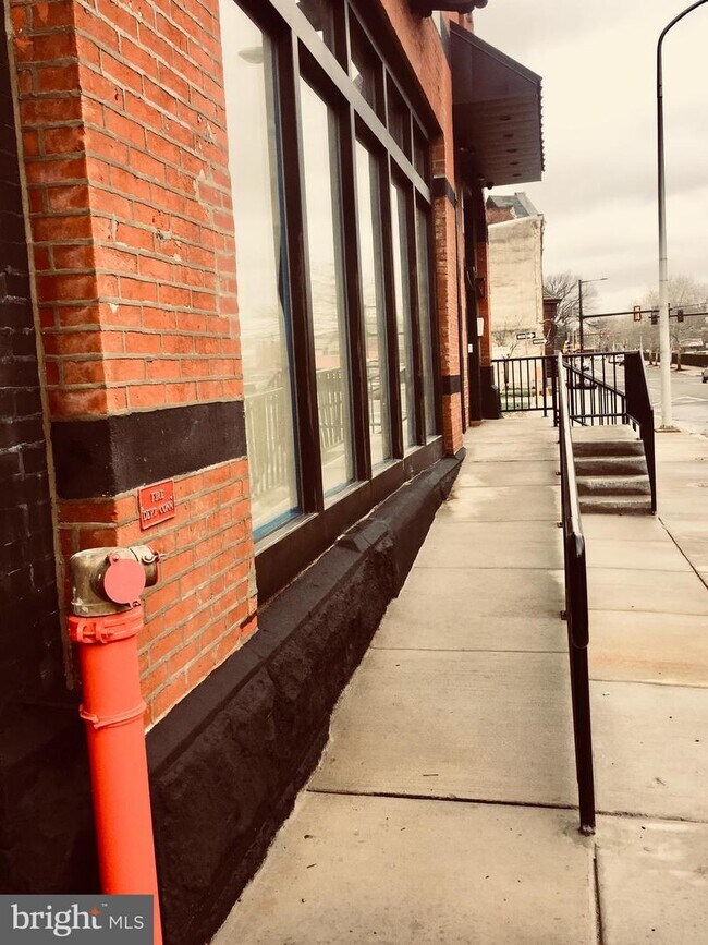 Foto del edificio - 1800 Ridge Ave