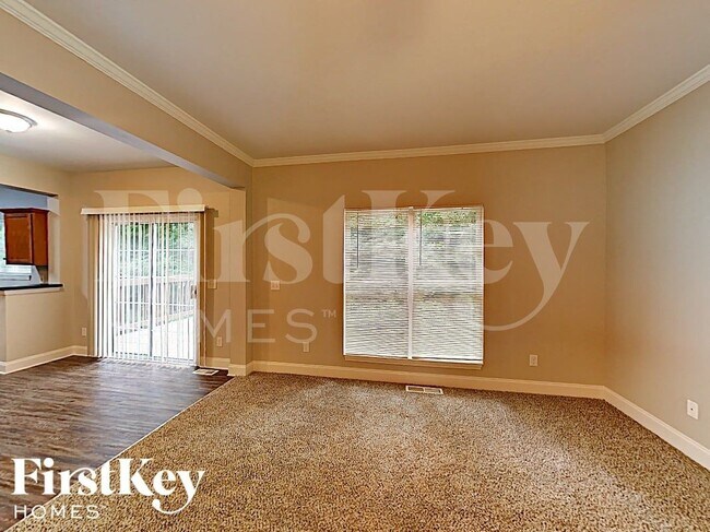 Foto del edificio - 7805 Wilkinson Dr