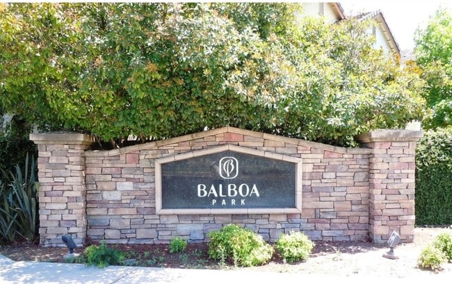 Building Photo - 1360 Shady Ln