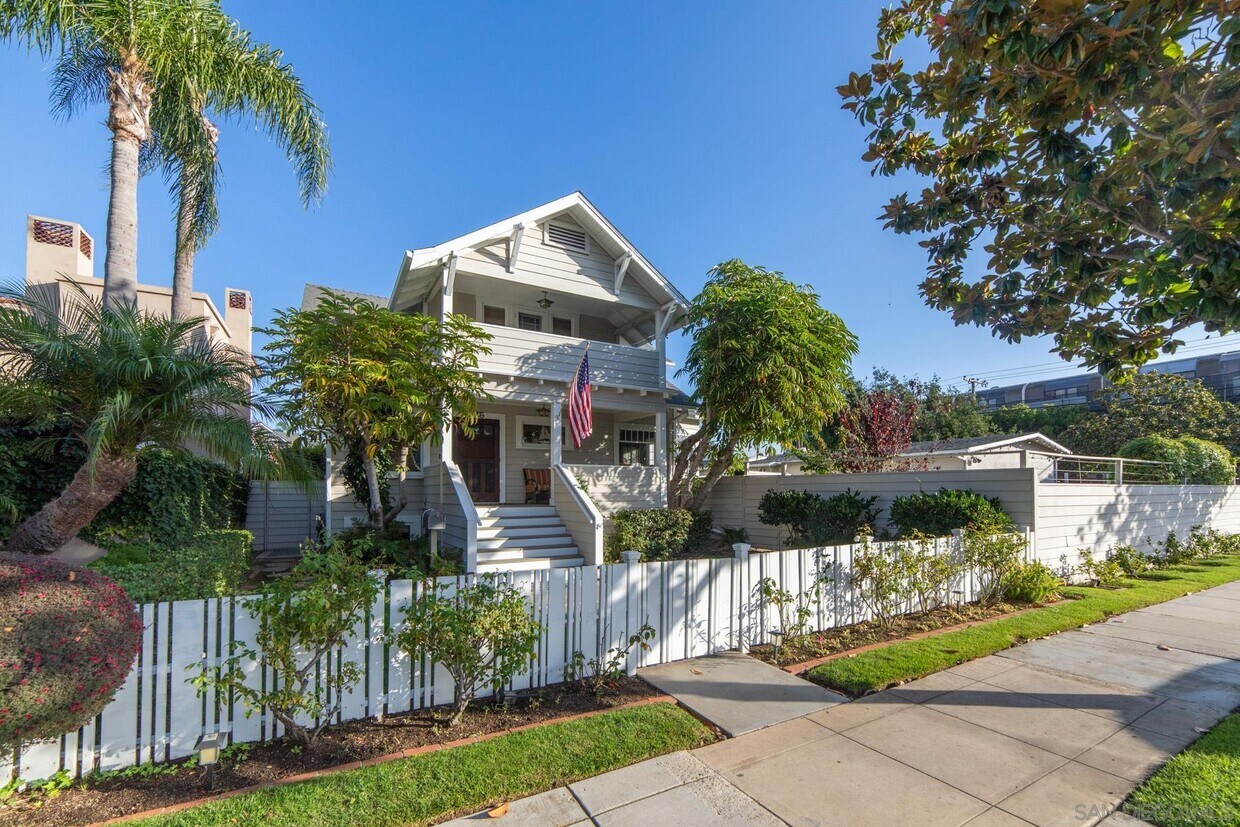 Primary Photo - 975 B Ave