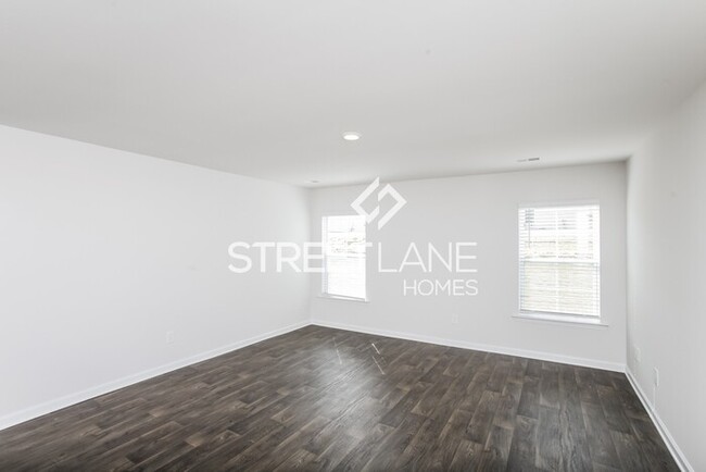 Building Photo - REDUCED! - Now offering 1-month free off f...