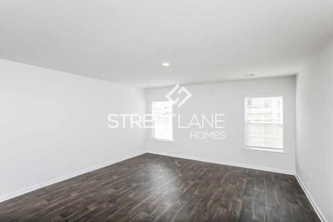 Foto del edificio - REDUCED! - Now offering 1-month free off f...
