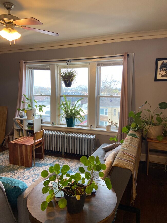 Foto del edificio - 5421 W Montrose Ave