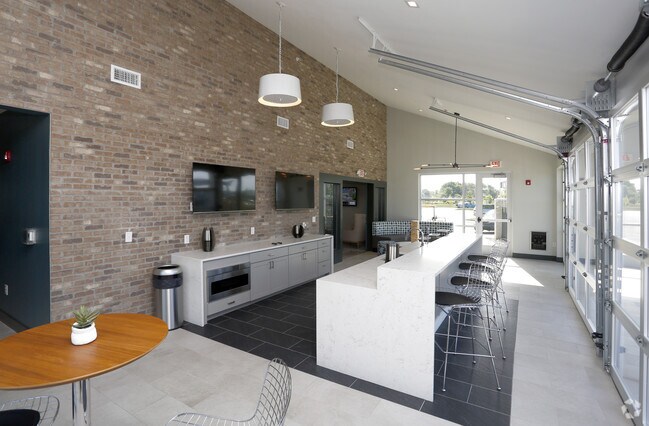 Aqua Lounge - Satori Flats