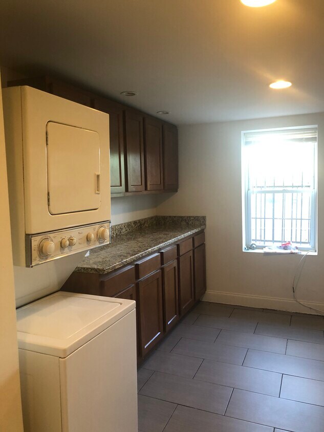 Kitchen 1 - 1338 W North Ave