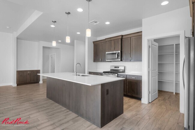 Building Photo - Modern 3 Bedroom Home in a Beautiful Desert Oasis