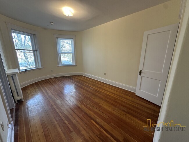 Foto del edificio - 181 Winthrop Rd