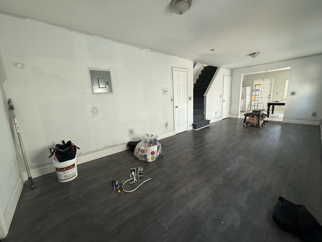 Building Photo - 44 Linden St