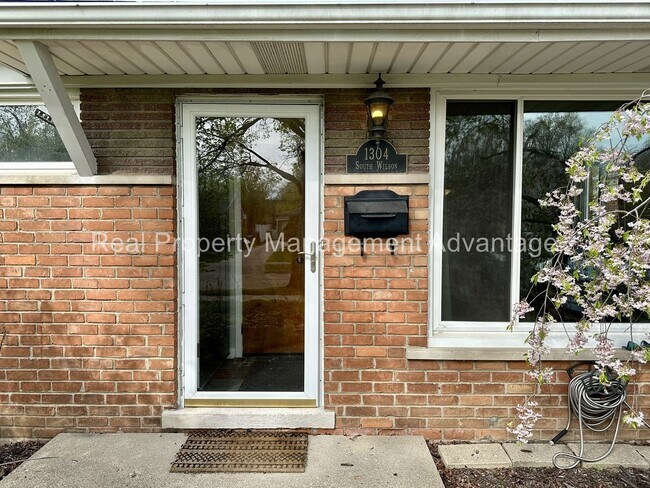 Foto del edificio - Mid-Century 3 Bed/2 Bath Ranch Near Downto...